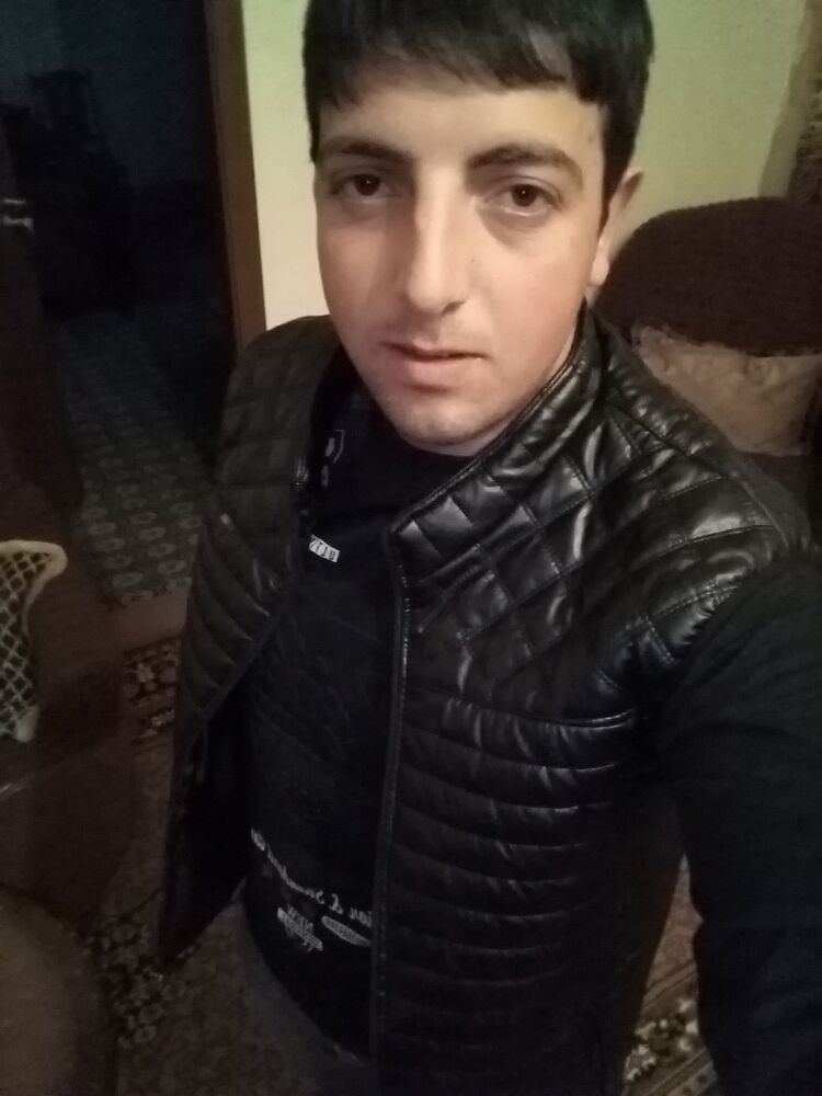  23653455  Roman, 30 ,    