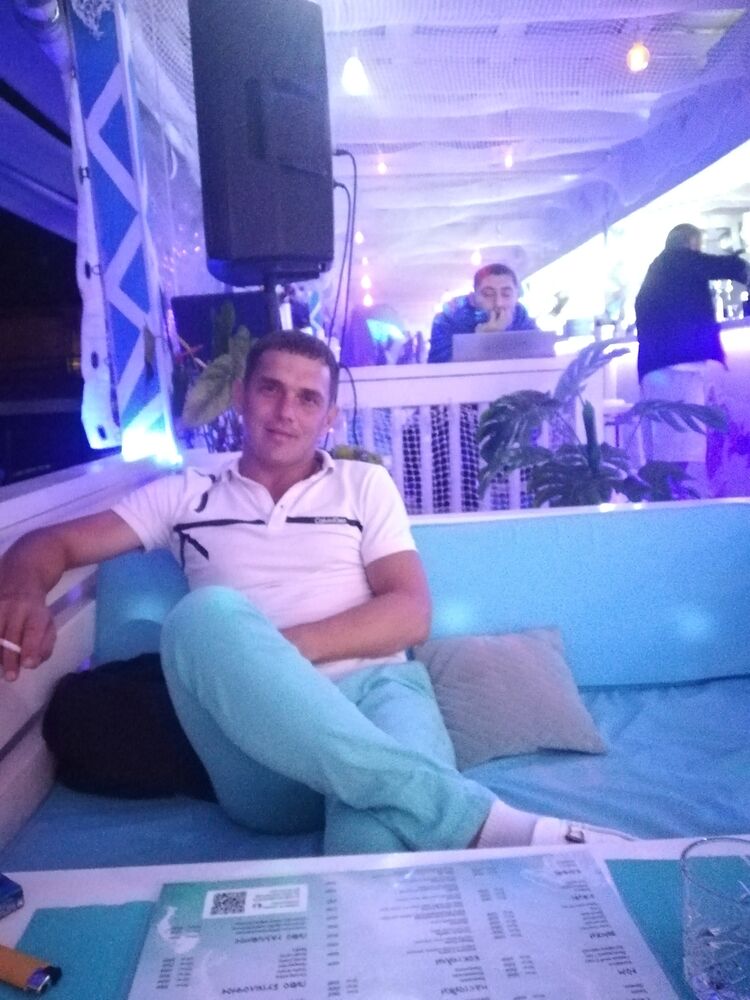  ,   Maxim, 42 ,   ,   