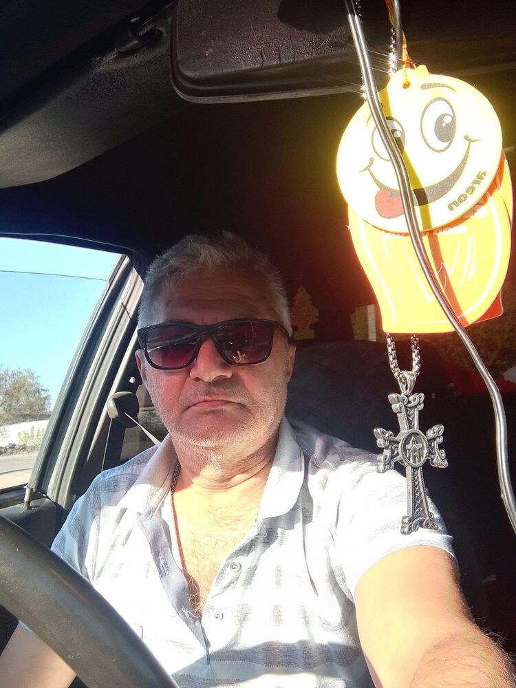  51904335  Artur, 53 ,    