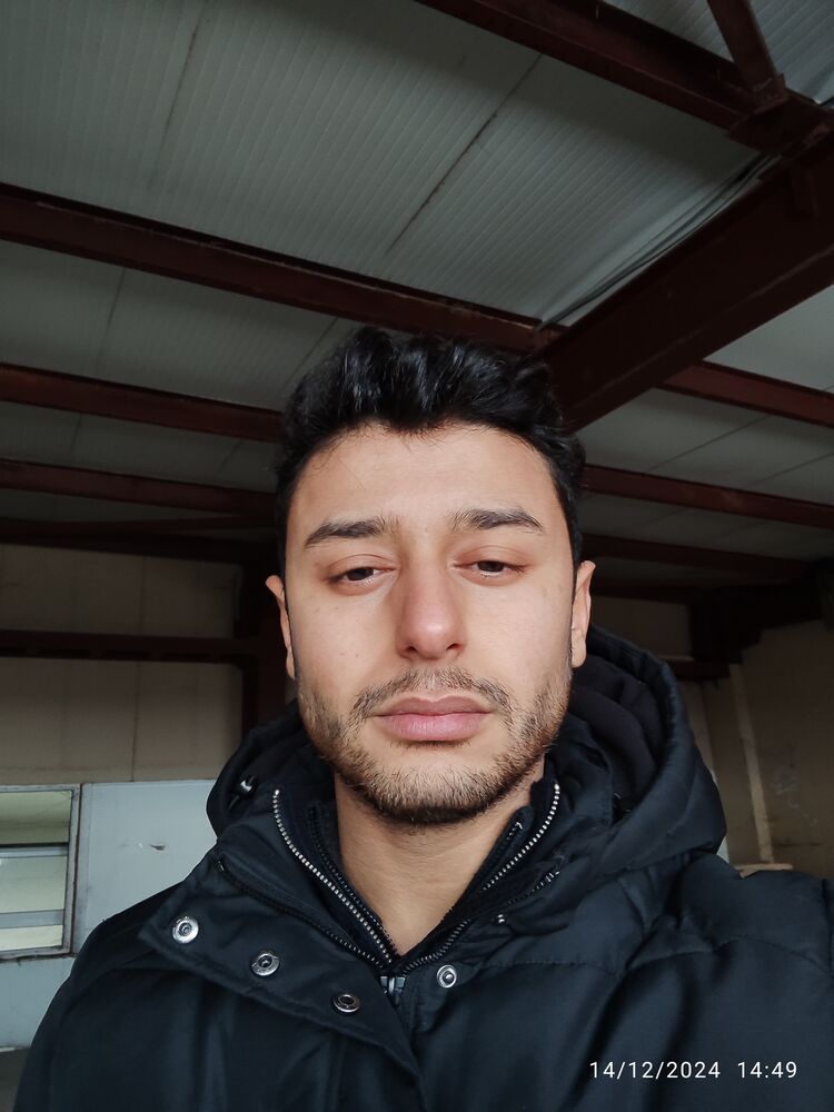  48743795  Ali, 26 ,    