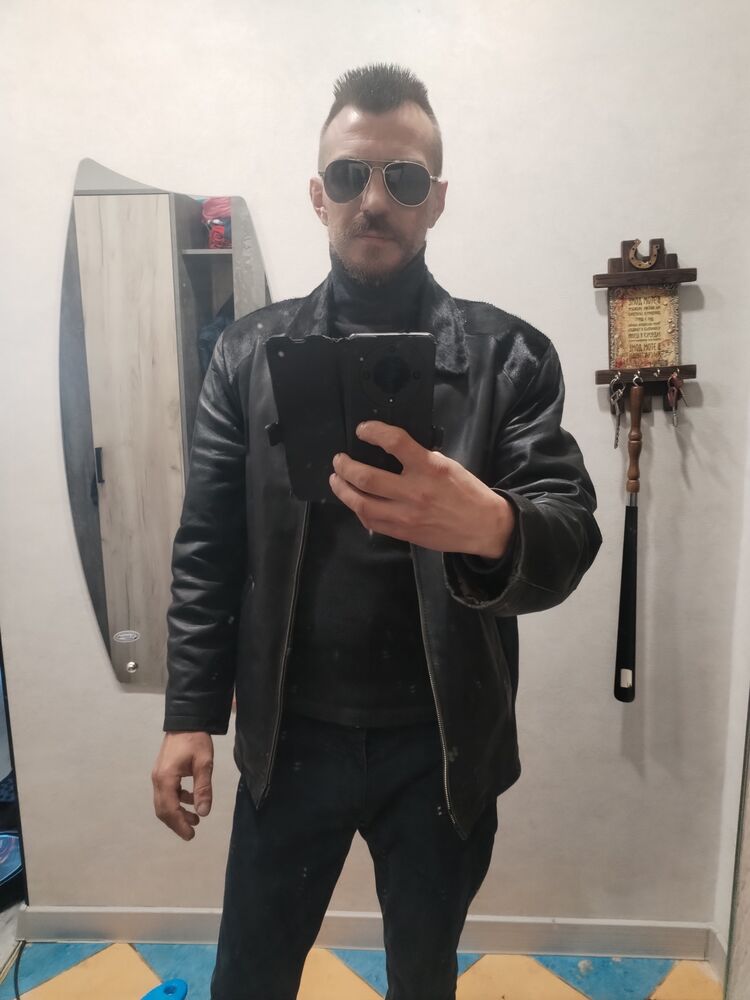  ,   Oleg, 39 ,   