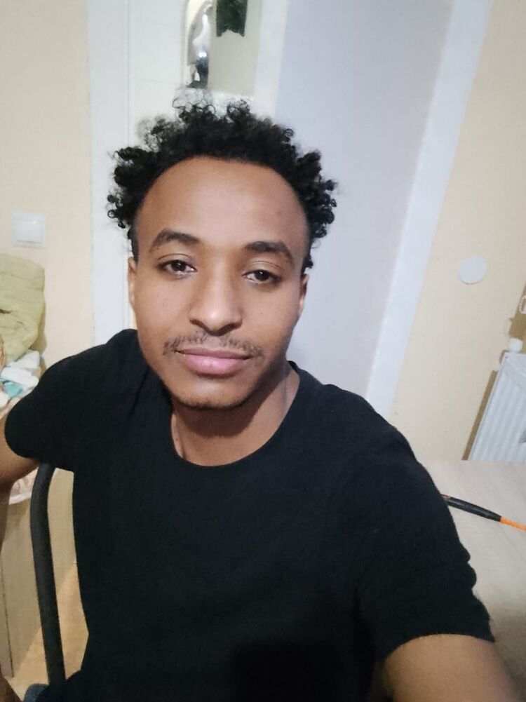  49250605  Robert, 30 ,    