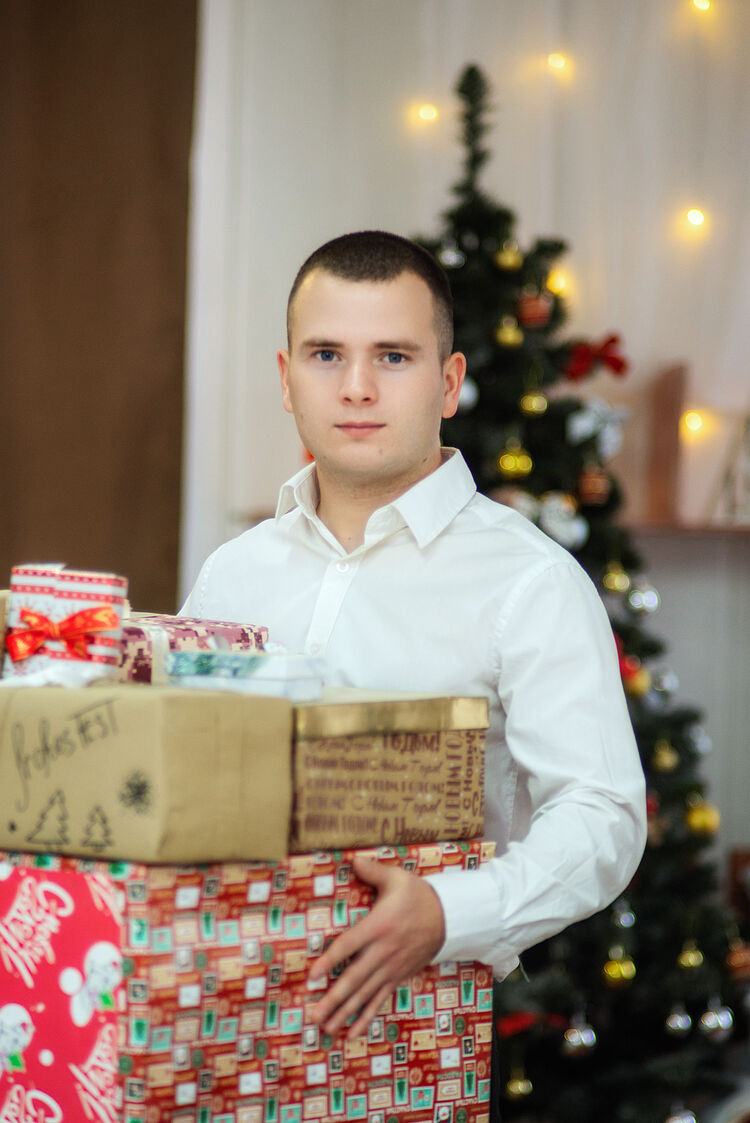  26012855  Ilya, 28 ,    