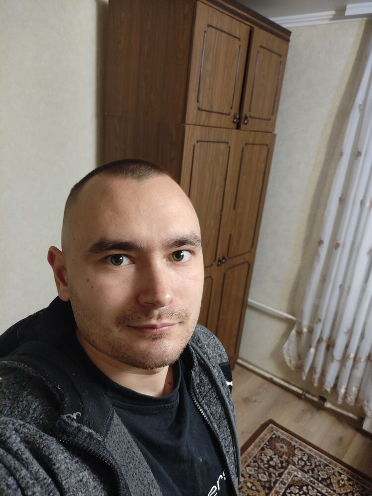  44085475  Igor, 26 ,    