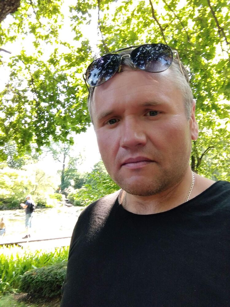 23206225  Volodymyr, 46 ,    