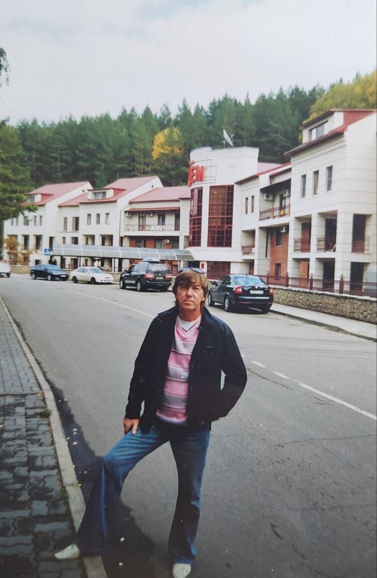  52810305  Alexander, 52 ,    