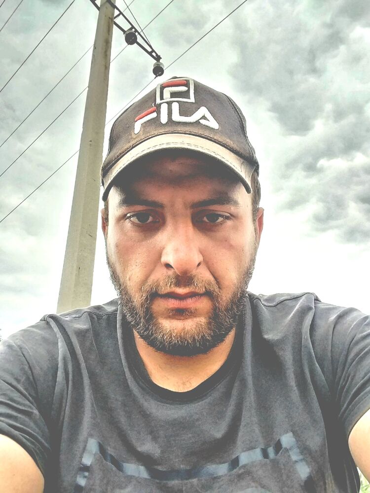  -,   Artur, 31 ,   ,   