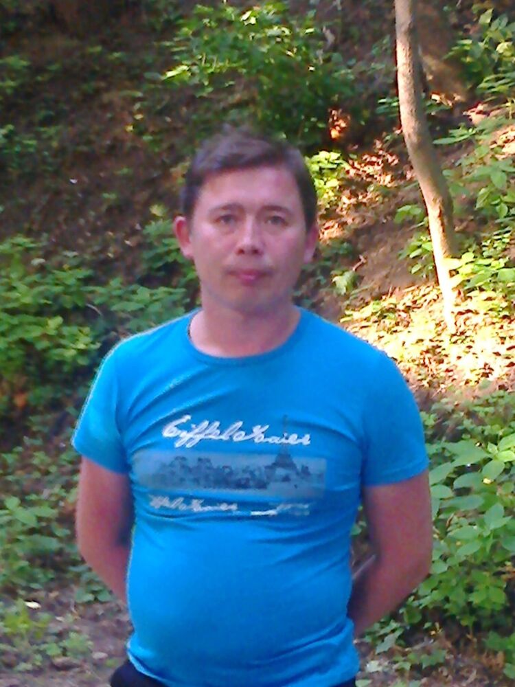  9031725  Denis, 48 ,    