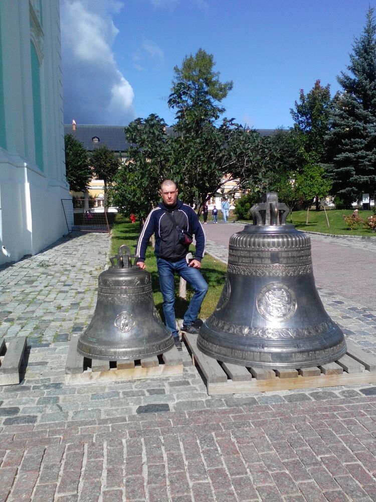  11601475  Liviu, 37 ,    