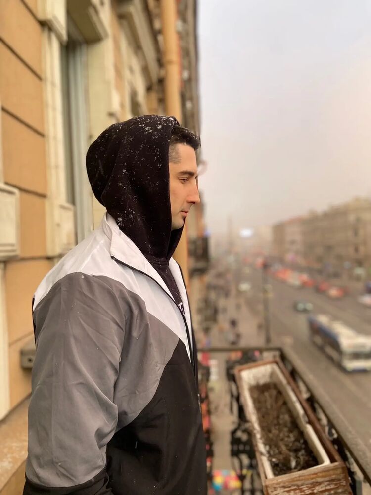 ,   Anton, 26 ,   ,   