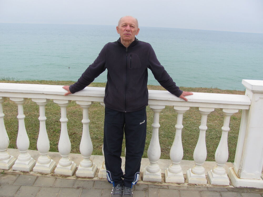  51425515  Viktor, 62 ,    