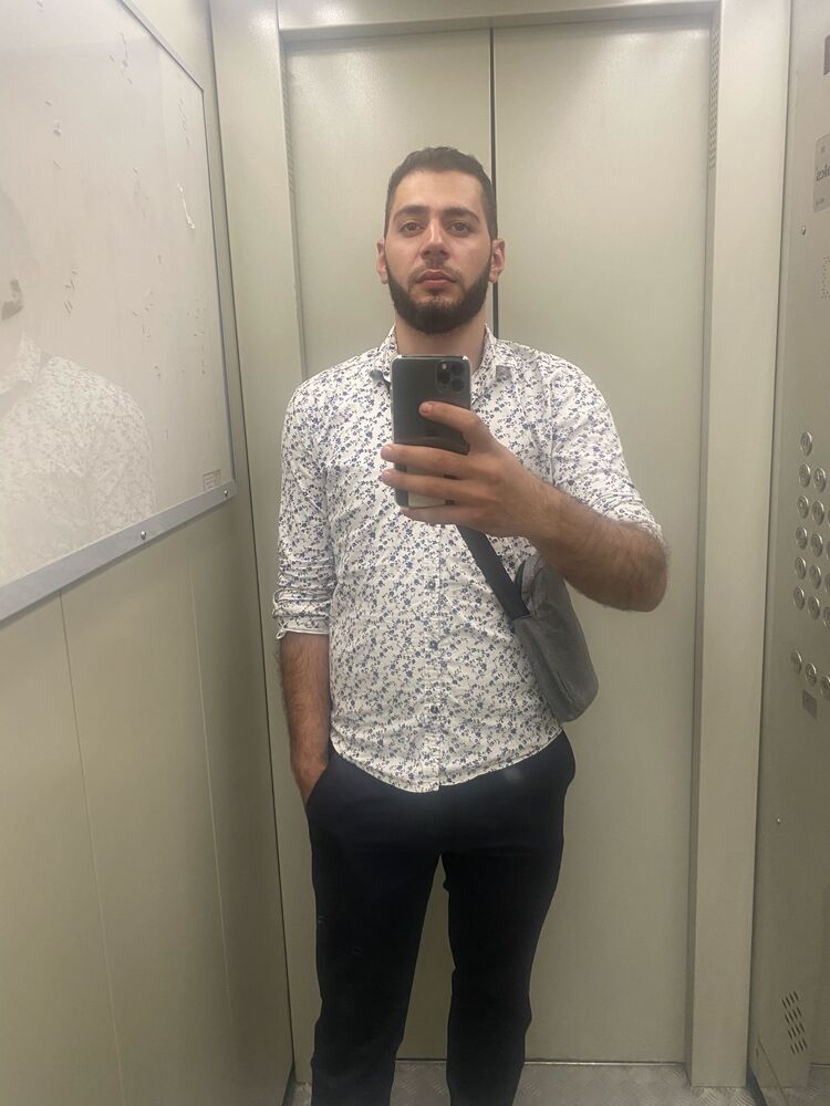  38759175  Karen, 25 ,    