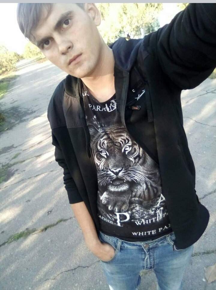 24420825  Dima, 23 ,    