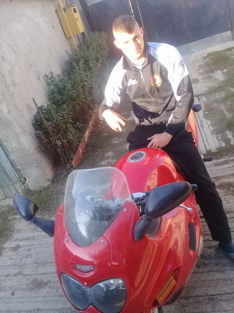  10485355  Vitalie, 26 ,    