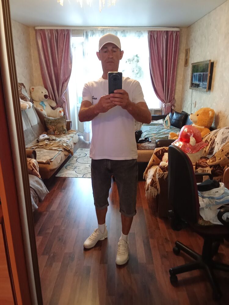  44398235  Piligrim, 48 ,    