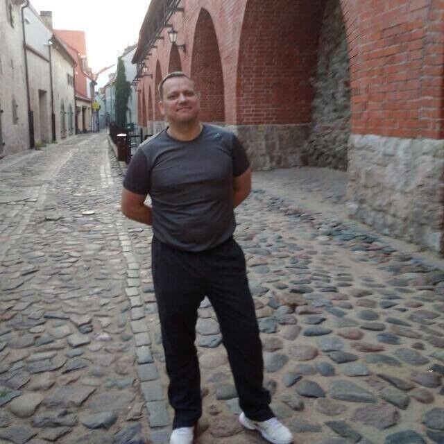  16060025  Dmitrij, 47 ,    