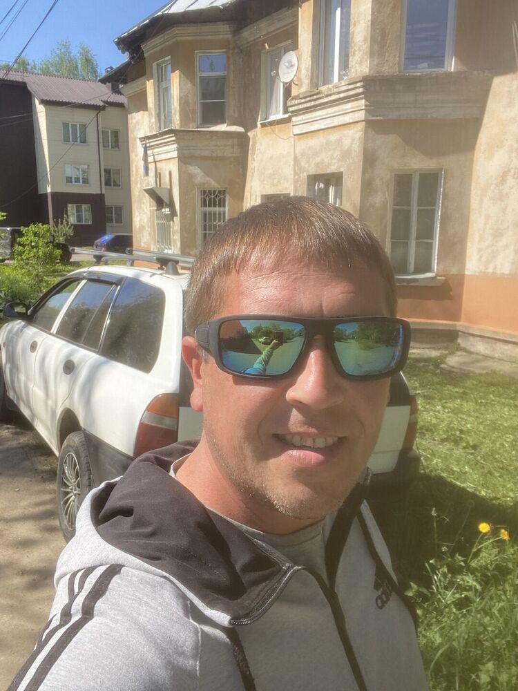  51689455  Alex, 40 ,    