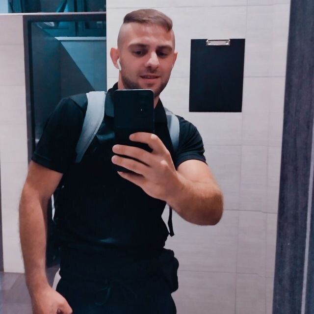  ,   Artur, 32 ,   ,   