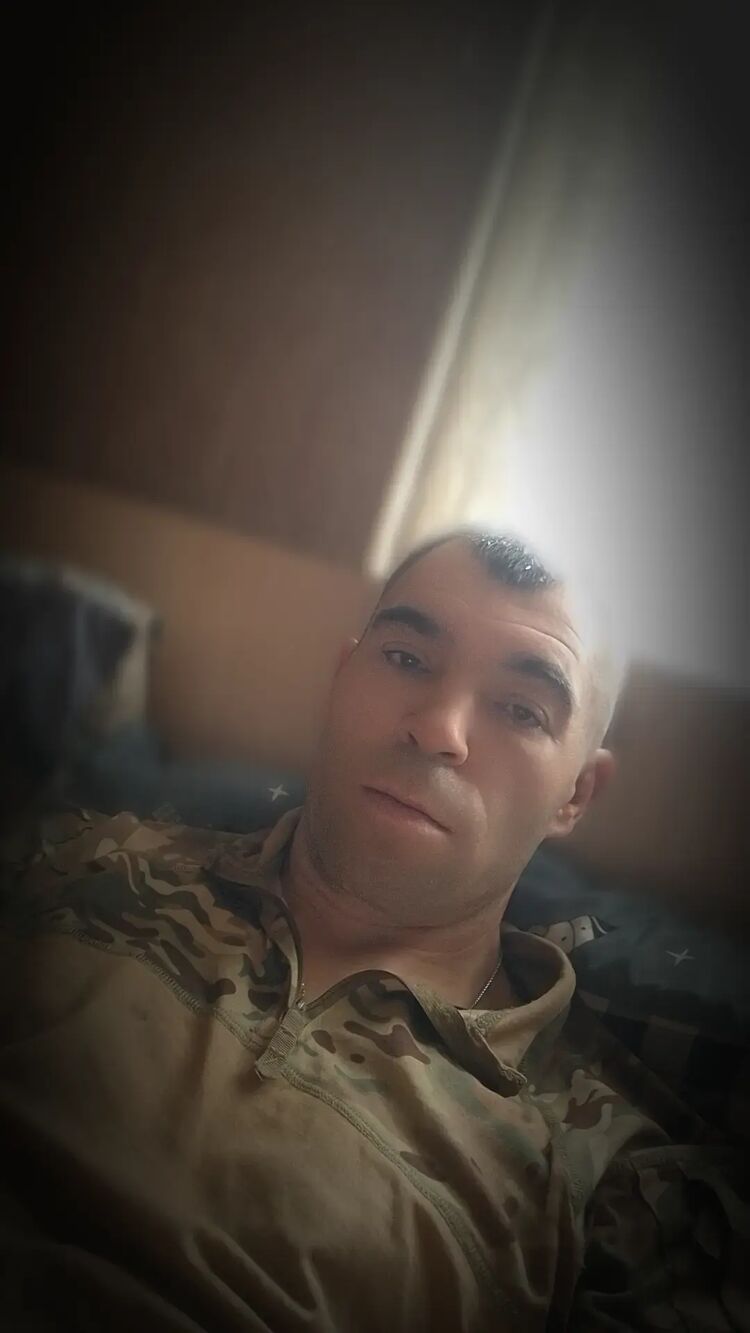  54554145  Viktor, 35 ,    