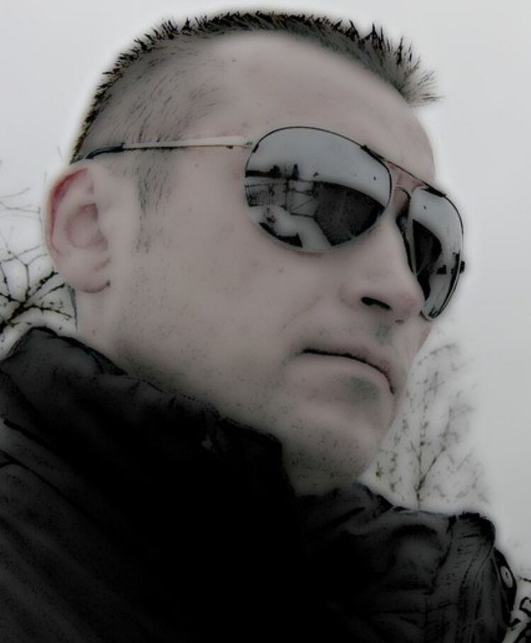  36513685  Anton, 42 ,    
