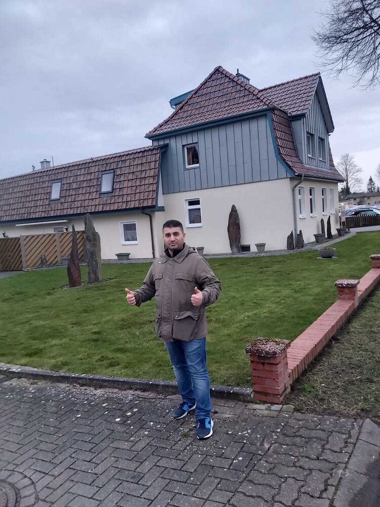  19572365  Arman Erevan, 44 ,    Neumunster