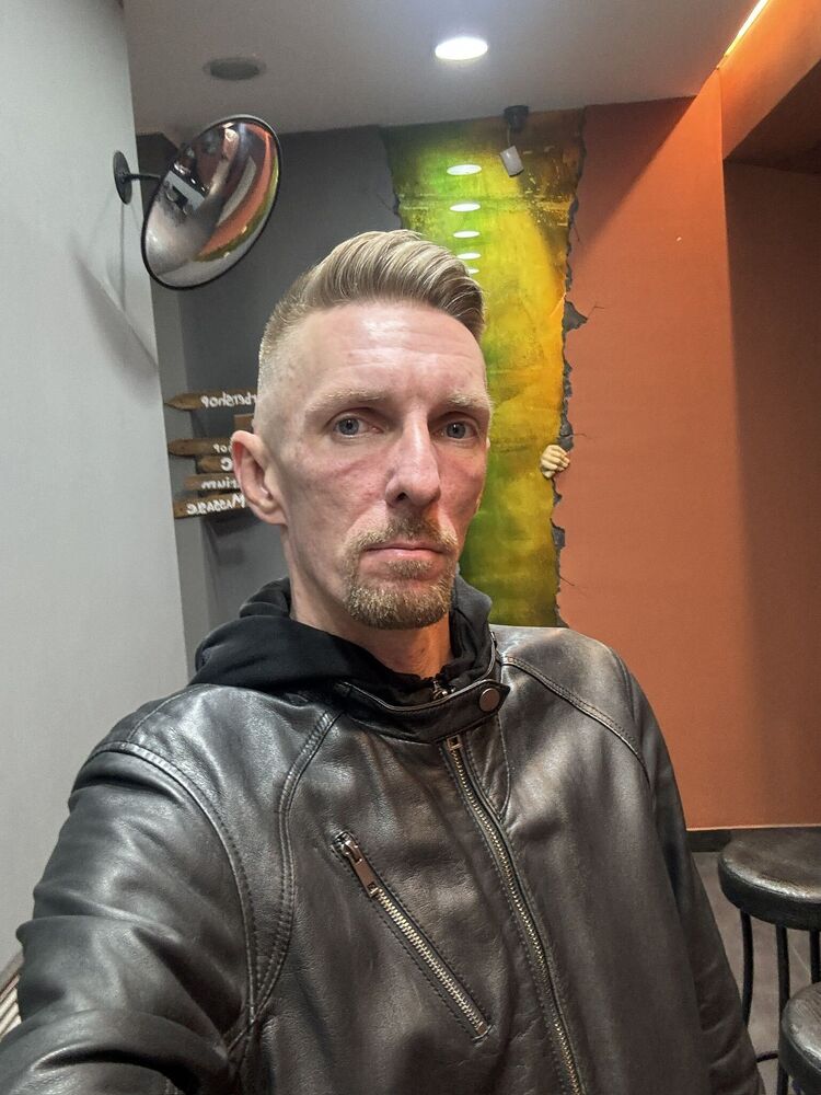  47564875  , 40 ,    