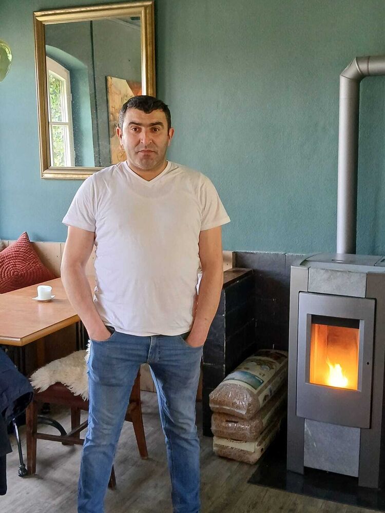  51163975  Elnur, 40 ,    