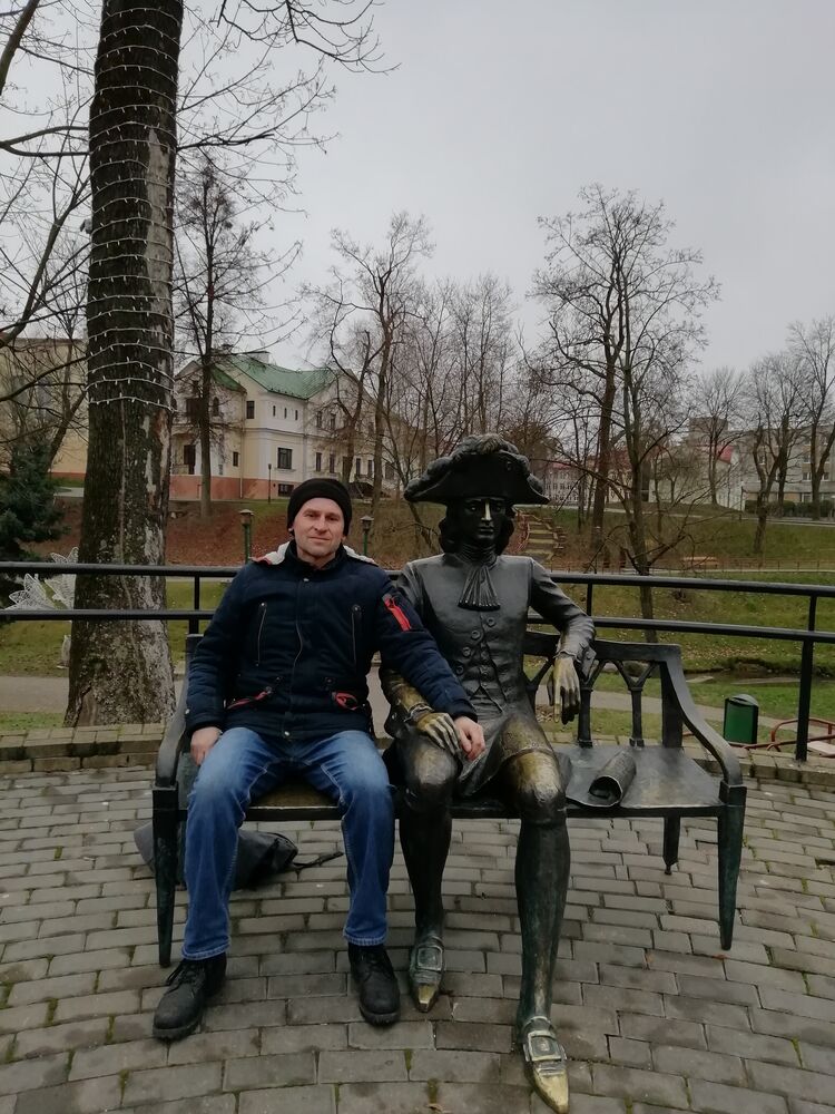  25141355  Oleg, 54 ,    