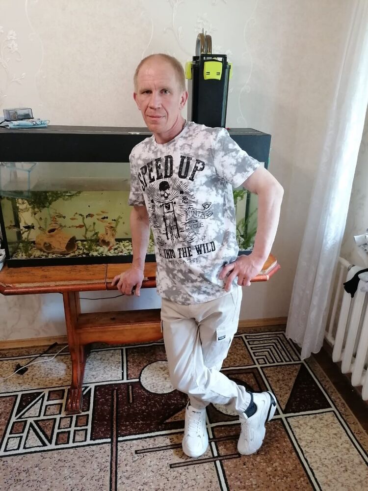  28555355  Ivan, 46 ,    
