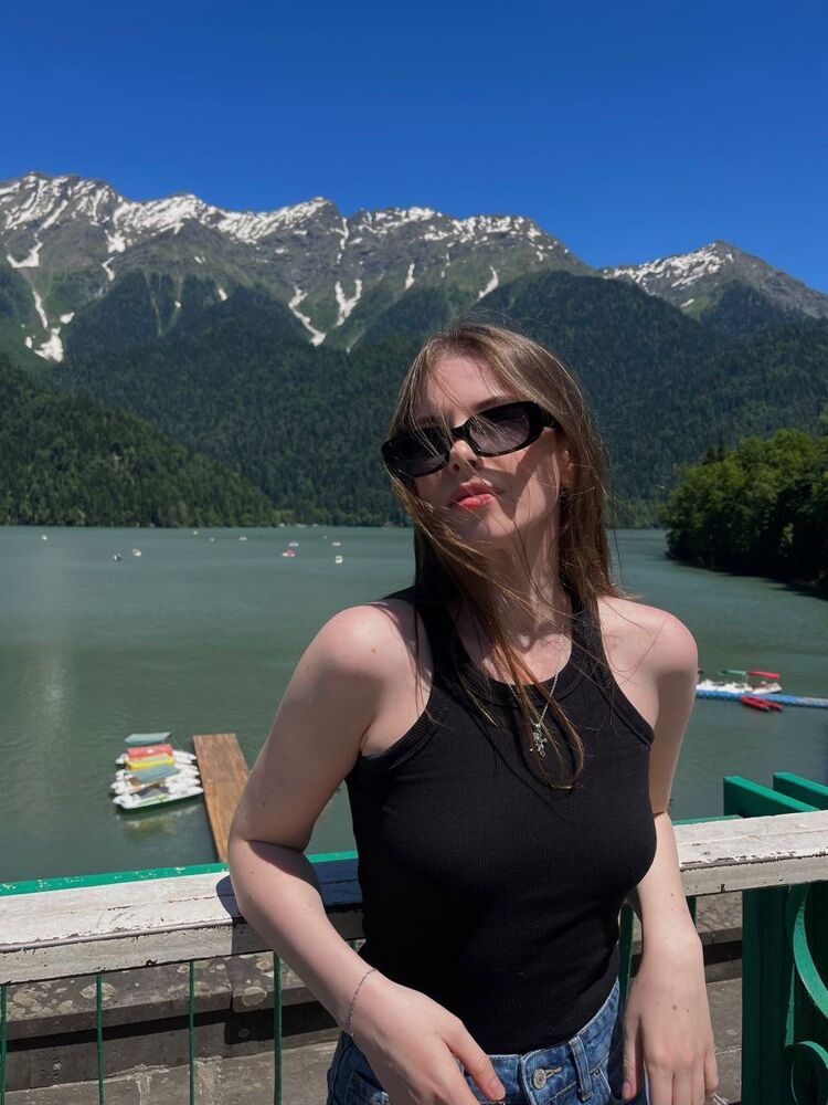  53167105  Alice, 18 ,    -