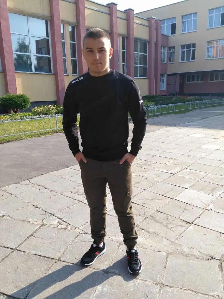  35497565  Vlad, 24 ,    