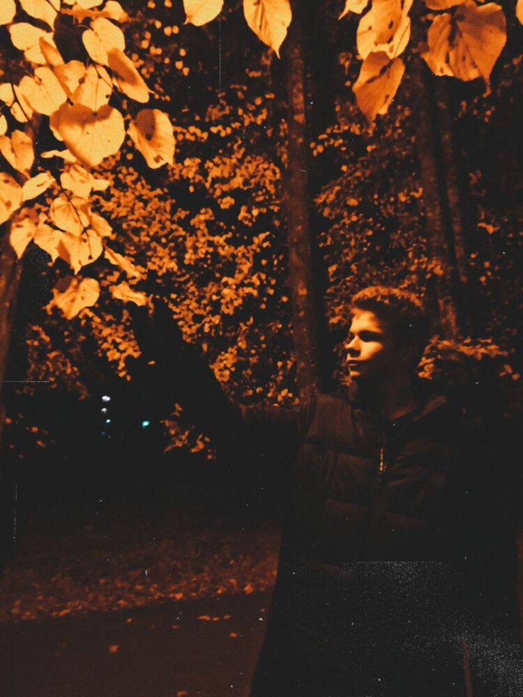  ,   Viktor, 20 ,   ,   