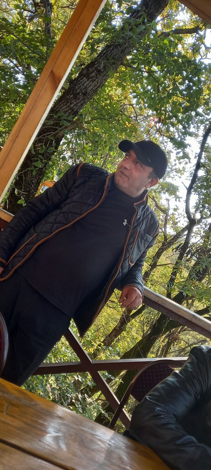  38584175  Elcin, 51 ,    