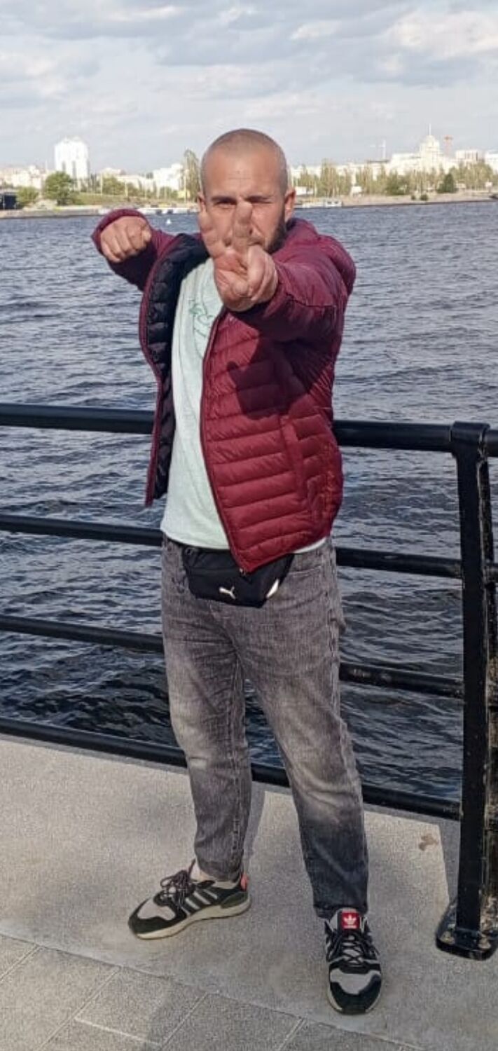  42973435  PArik, 40 ,    