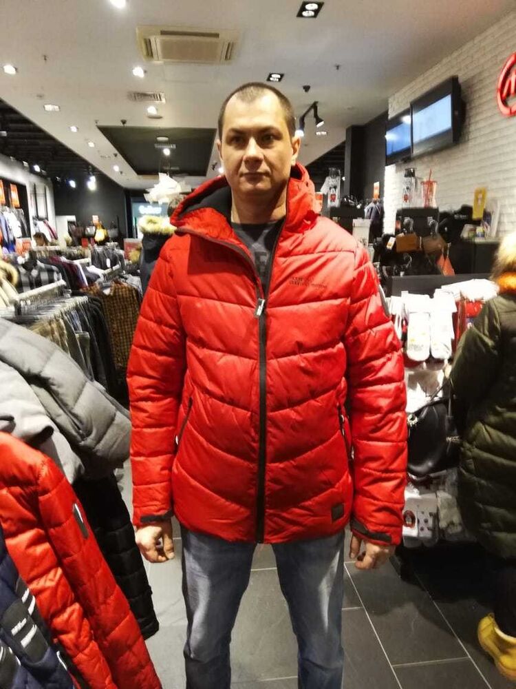  17729245  Denis, 47 ,    