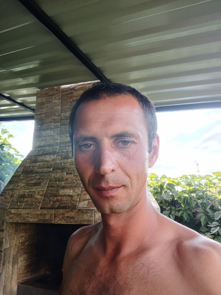  28255265  Artur, 36 ,    