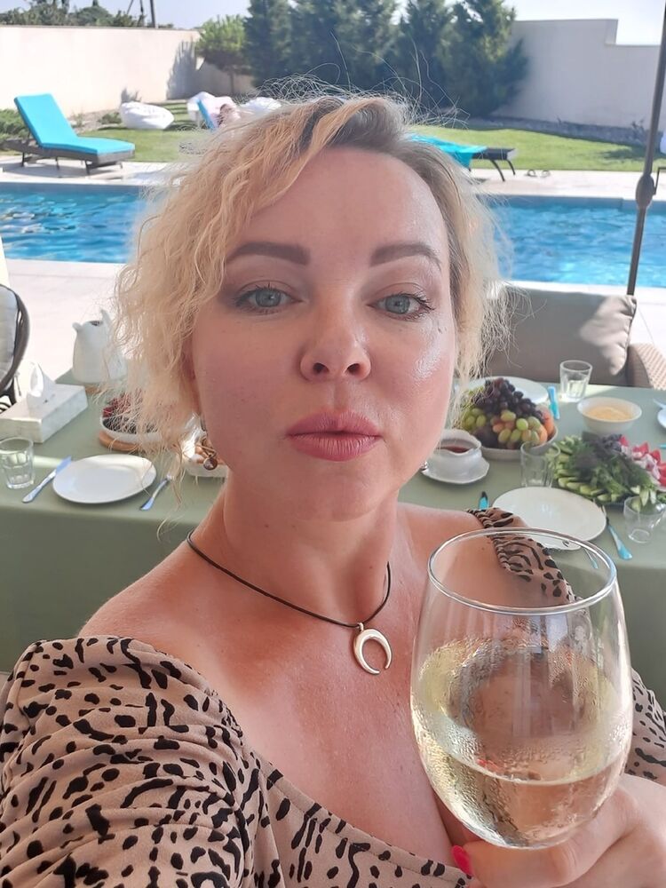  Limassol,   Luna, 44 ,     , c , 