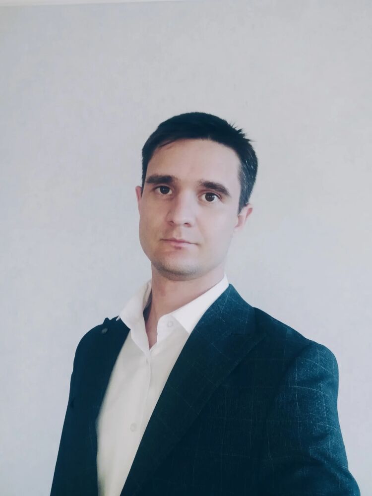  44423155  Stanislav, 31 ,    