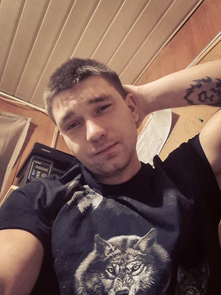  44272985  Viktor, 27 ,    