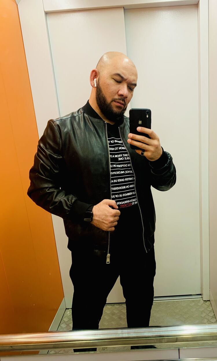  28048825  , 37 ,    