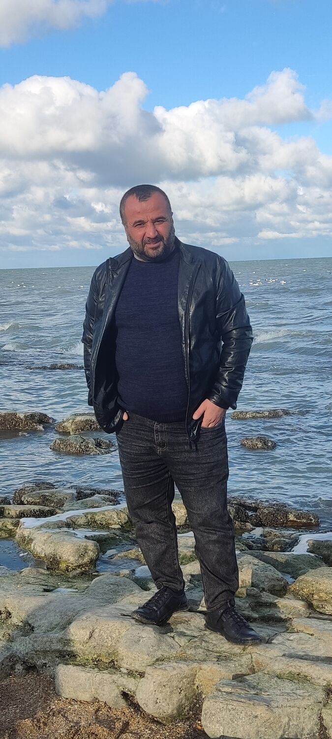  ,   Irakli, 43 ,   c 