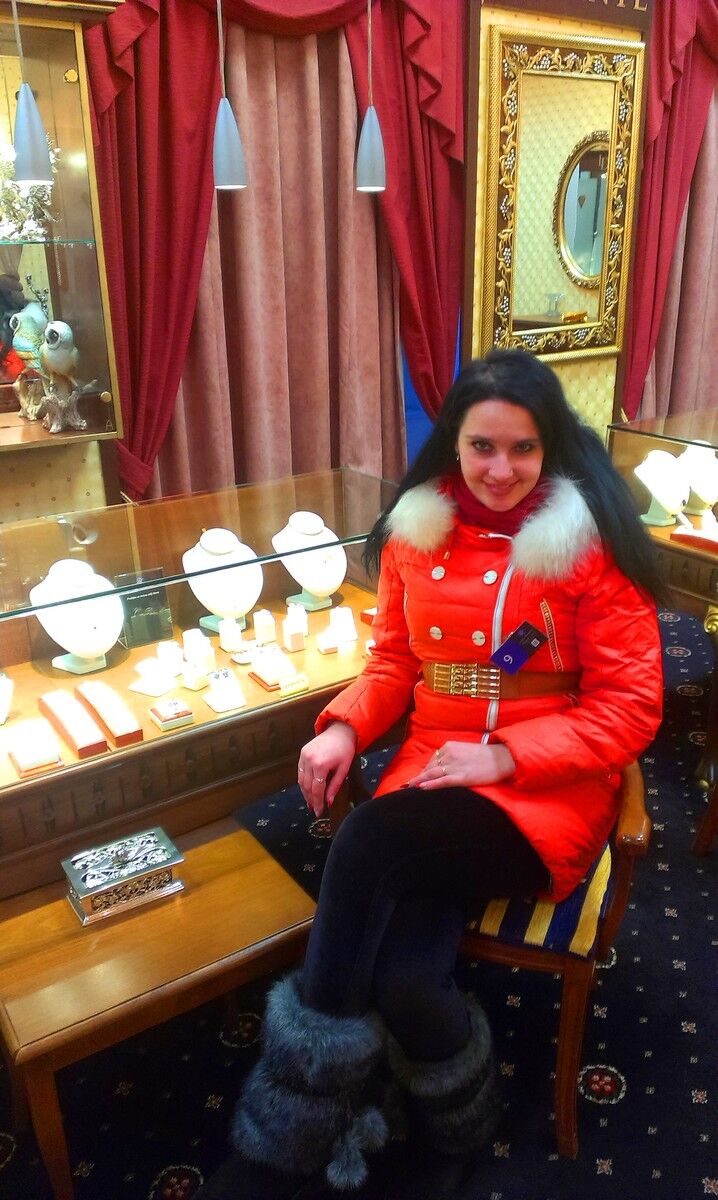  ,   Elena, 32 ,  