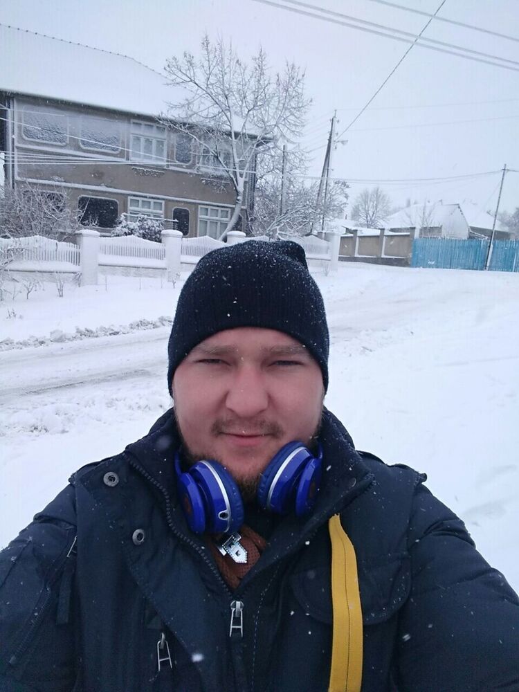  20694205  Anatolii, 31 ,    