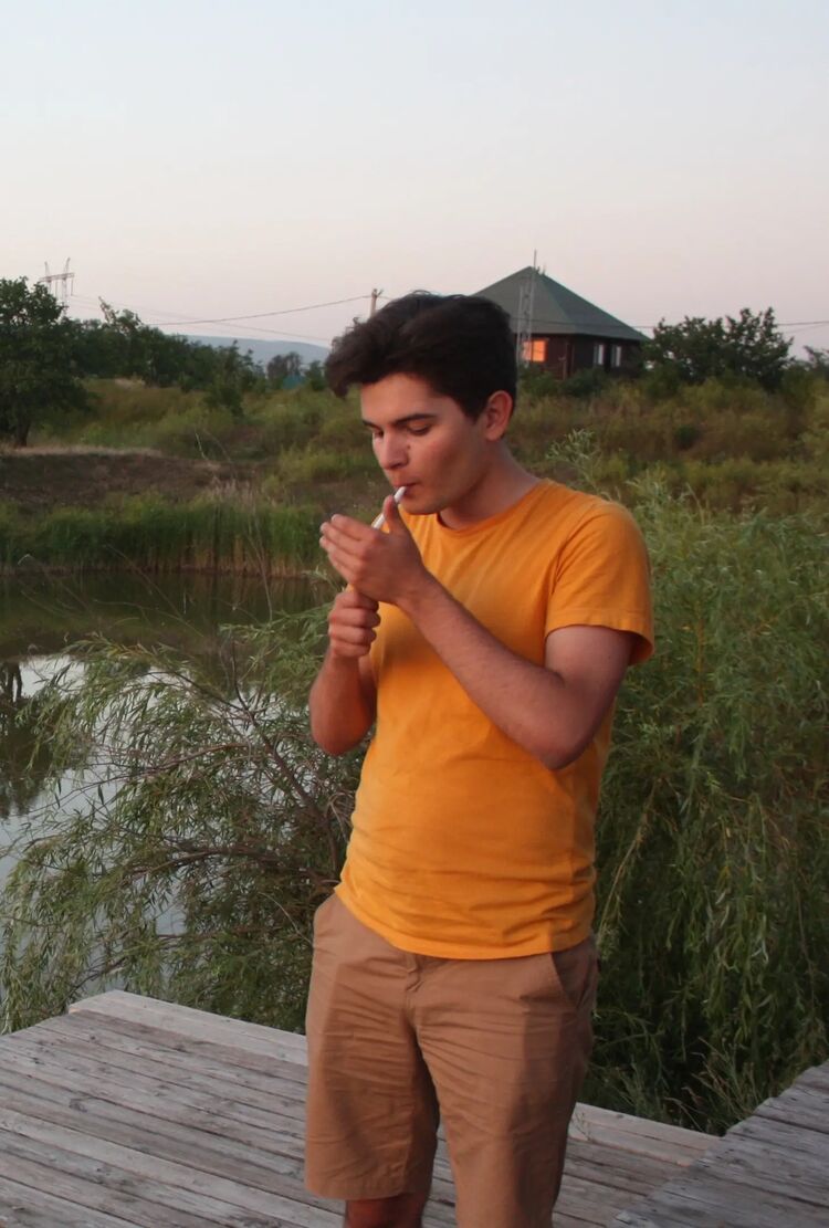  27631335  Denis, 25 ,    