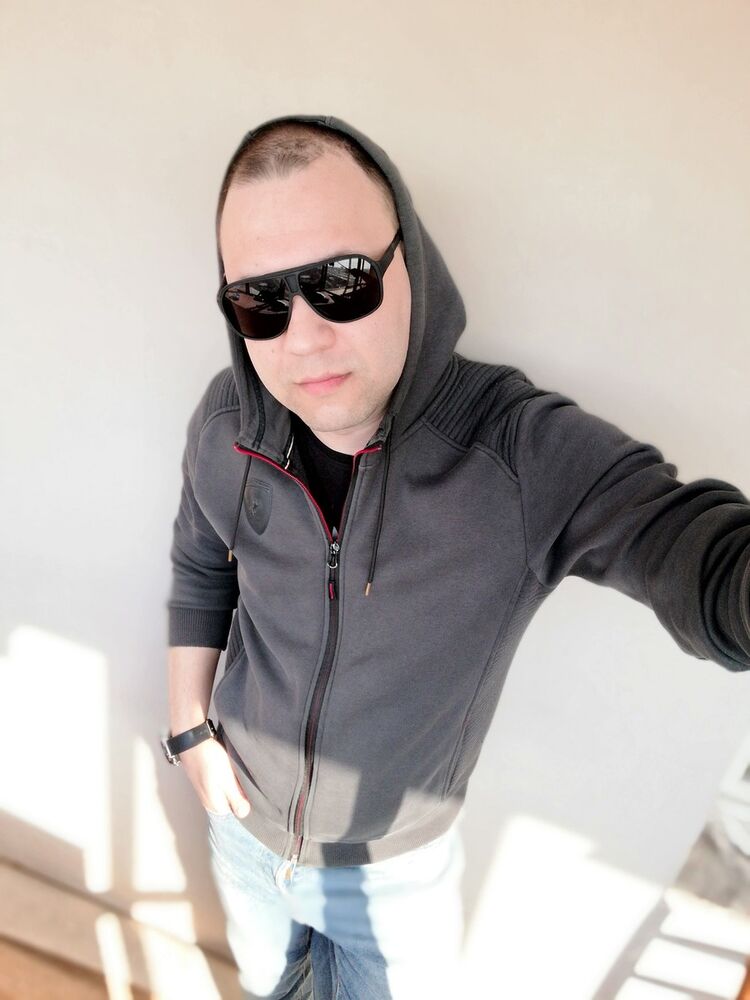  12394545  Alex, 36 ,    