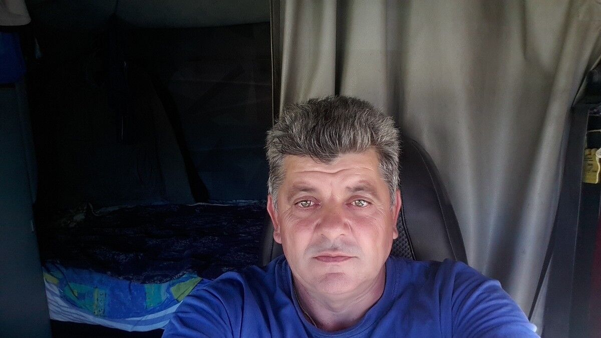  17098115  Viktor, 58 ,    