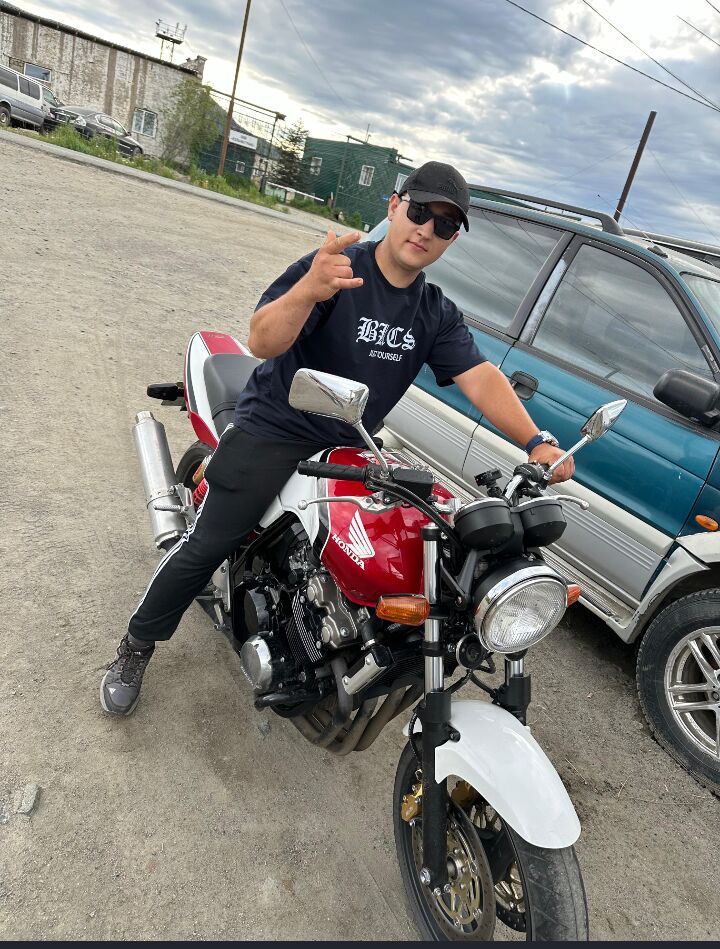  46562745  , 22 ,    