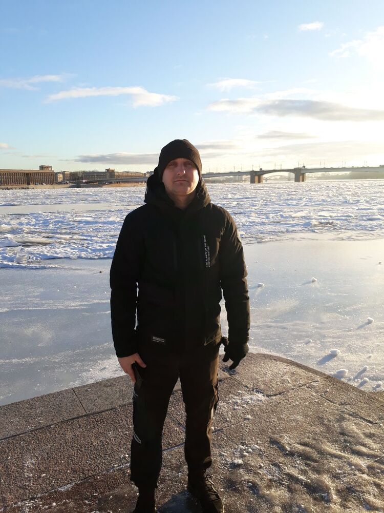  38153205  Victor, 37 ,    -