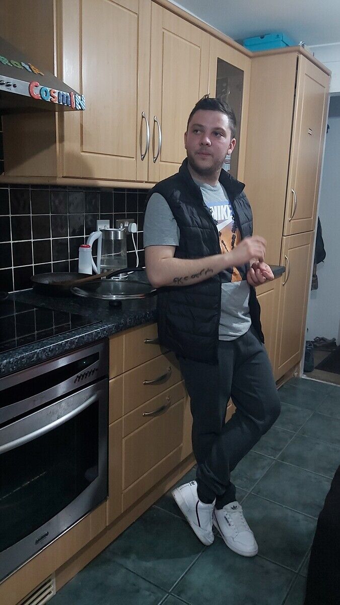  21015665  Valentin, 38 ,    