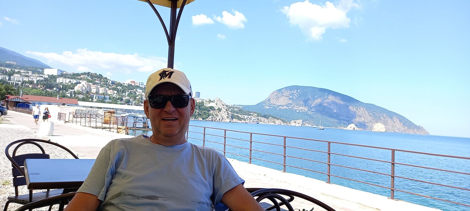  44104275  Oleg, 57 ,    